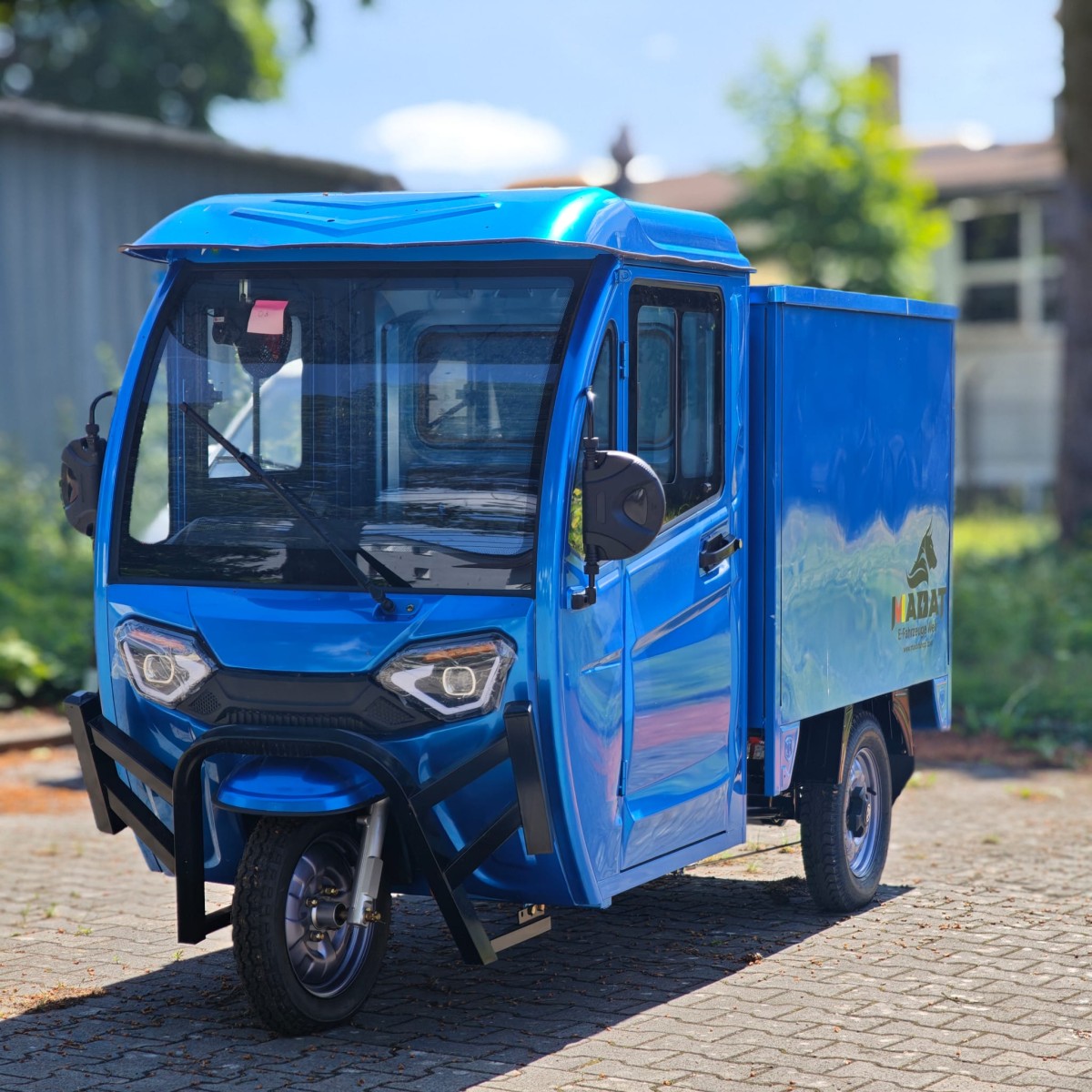Madat E Cargo Pro  E-Dreirad E Kabinenroller  mit geschlossene Ladefläche Grau