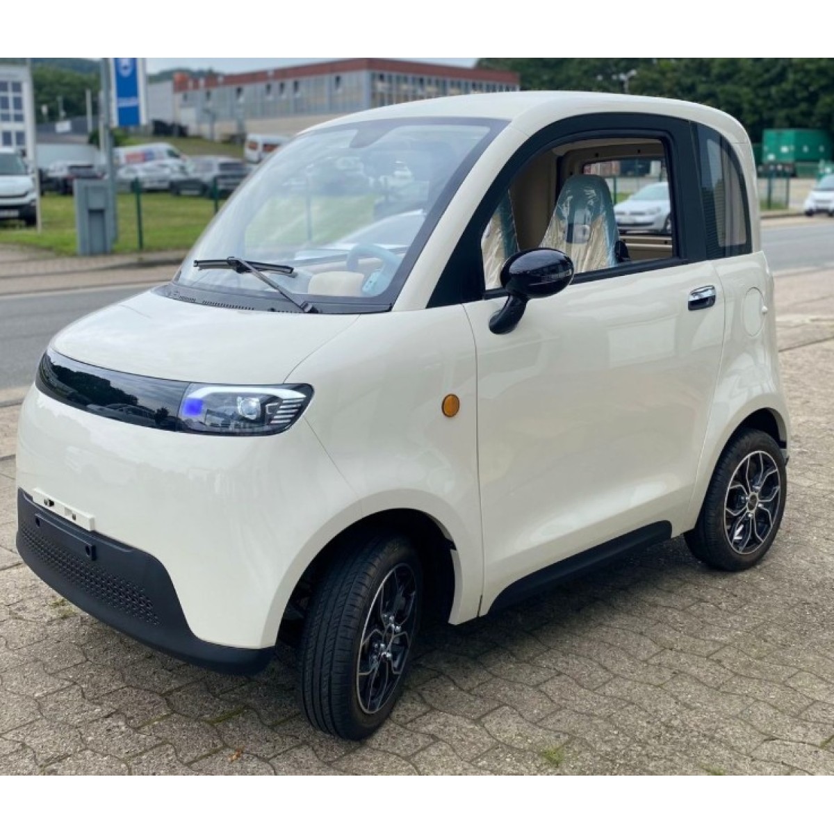 Madat 05 Beige E Kabinenroller 45 km/h 100 Ah Lithium Akku bis 120 km Reichweite