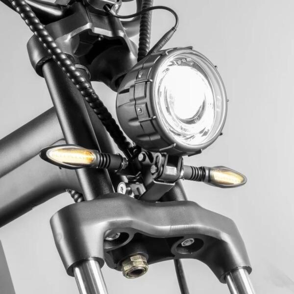 Madat 8 integriertes Frontlicht