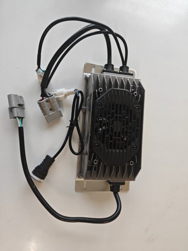 Ladegerät 72V 15A LiFePO4 CAN für Madat A05 Elektroauto – Onboard Charger Original