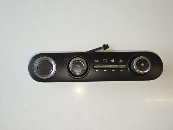 Schalterpanel (Start, Klima) für Madat A05 – Foto 1